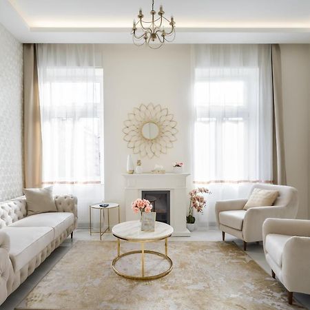 Bpr Etienne Charming Apartment Budapest Bagian luar foto
