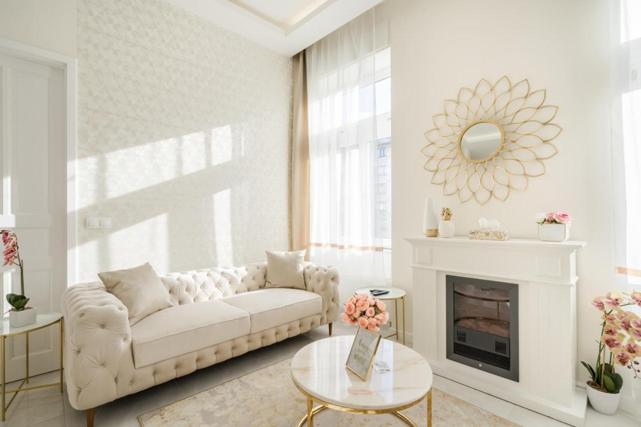 Bpr Etienne Charming Apartment Budapest Bagian luar foto