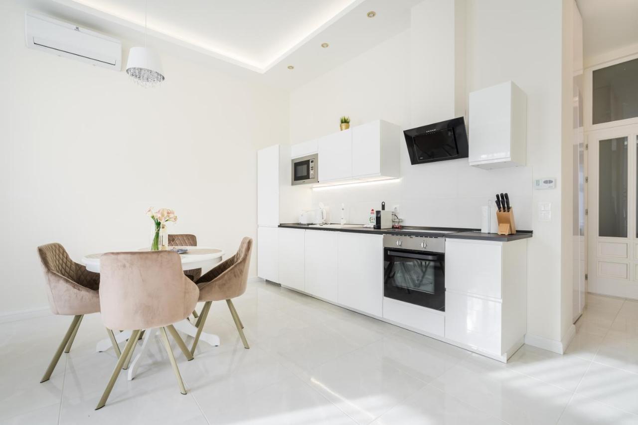 Bpr Etienne Charming Apartment Budapest Bagian luar foto