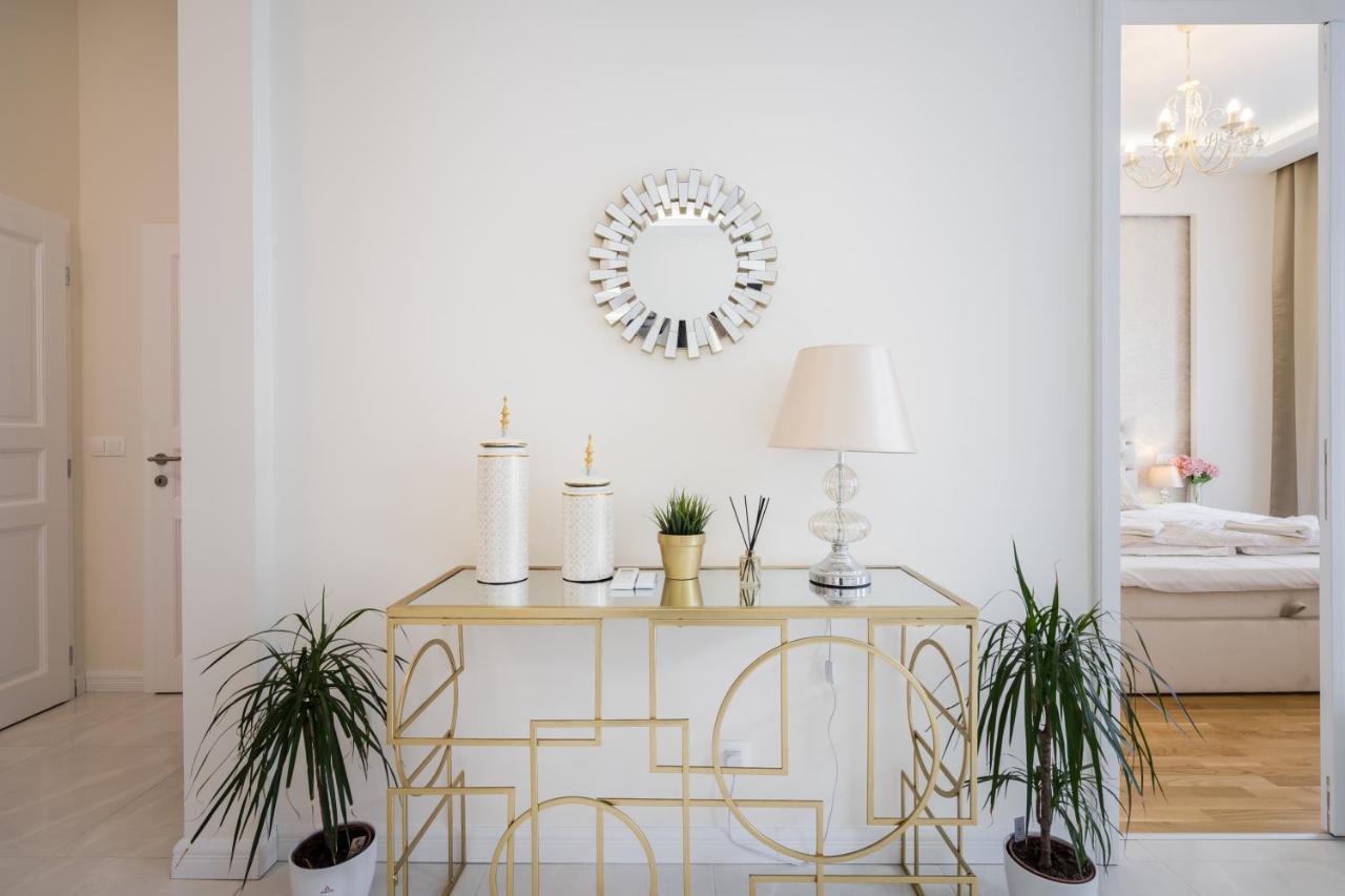 Bpr Etienne Charming Apartment Budapest Bagian luar foto