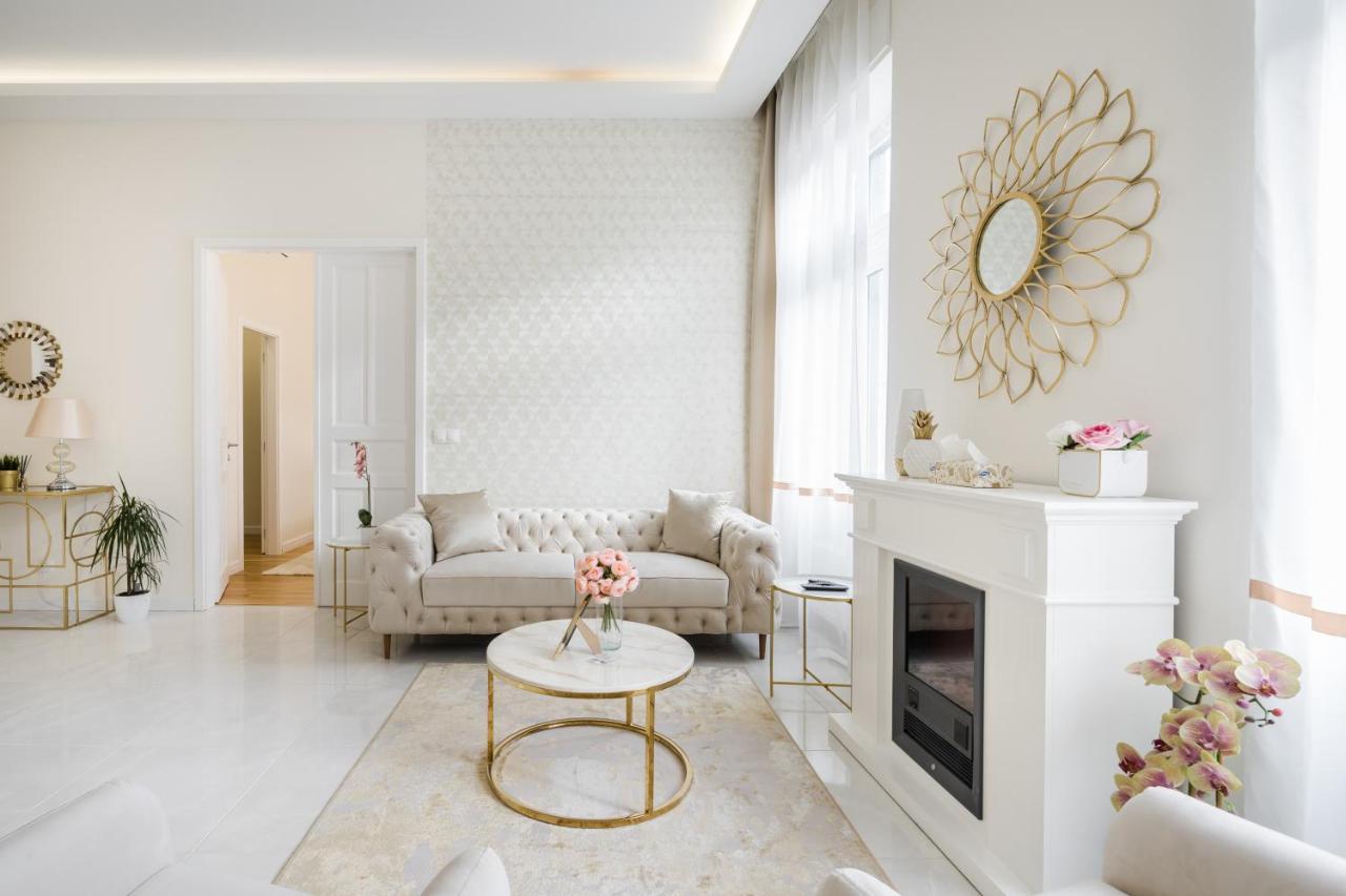 Bpr Etienne Charming Apartment Budapest Bagian luar foto
