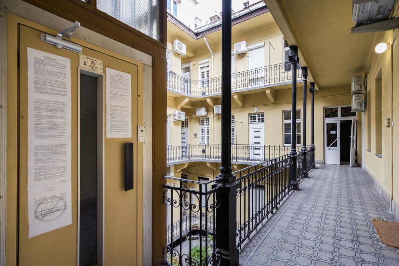 Bpr Etienne Charming Apartment Budapest Bagian luar foto